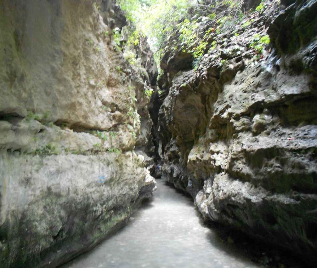 Robber’s Cave (Guchhu Pani) Image
