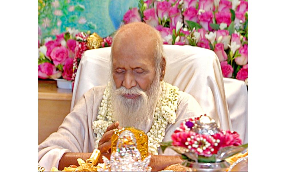 Maharishi Mahesh Yogi image